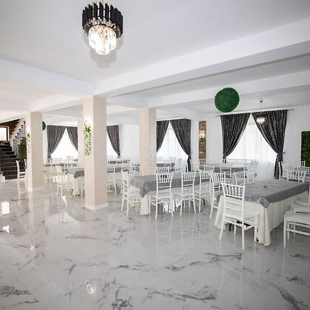 Отель Rem Garden Новач-Стрэйни Экстерьер фото